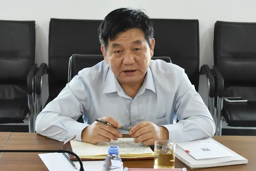 安庆市招商中心主任汪久清一行莅临鑫科机器人参观考察