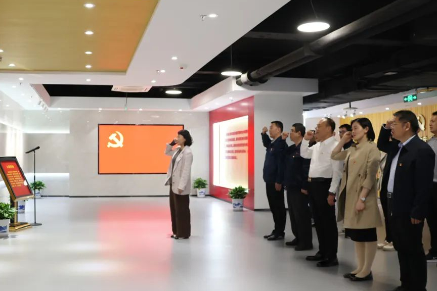 校企共赴党性锤炼之旅，深学中央八项规定精神