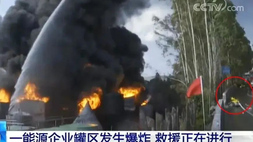 迎危而上！消防机器人参与福建龙岩一新能源公司灭火救援